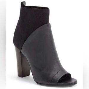 Vince Aren' Open Toe Bootie Size 7